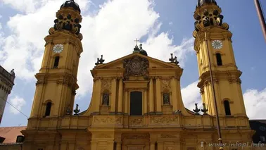 Kościół Teatynów (niem. Theatinerkirche)- kościół katolicki pw. św. Kajetana