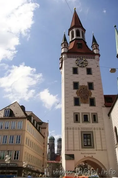 Stary Ratusz z XV wieku- obecnie Muzeum Zabawek