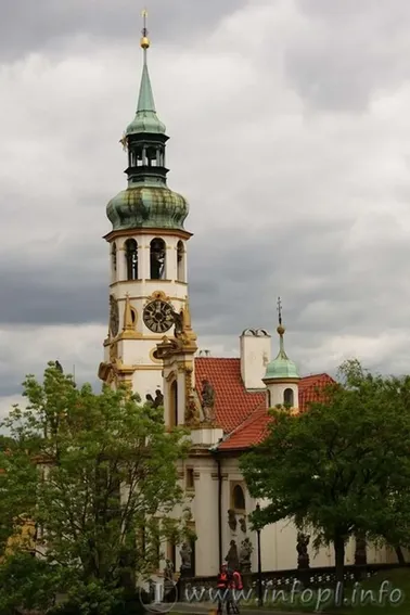 Wieża Lorety- budynki sakralne z XVII w. na Hradczanach