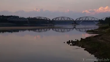 Zabytkowy most kolejowy w Toruniu