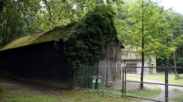 Część zagrody w rezerwacie Meteoryt Morasko