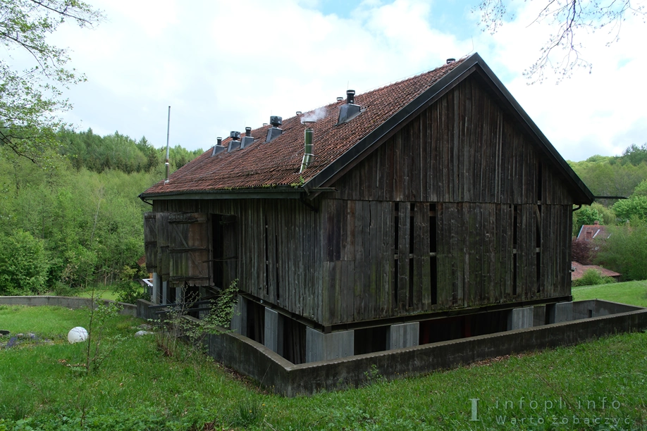 Nowy budynek SPA obłożony elementami historycznymi w Klekotkach