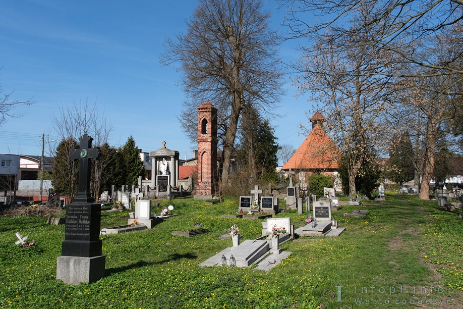 Kaplica i cmentarz w Nowem