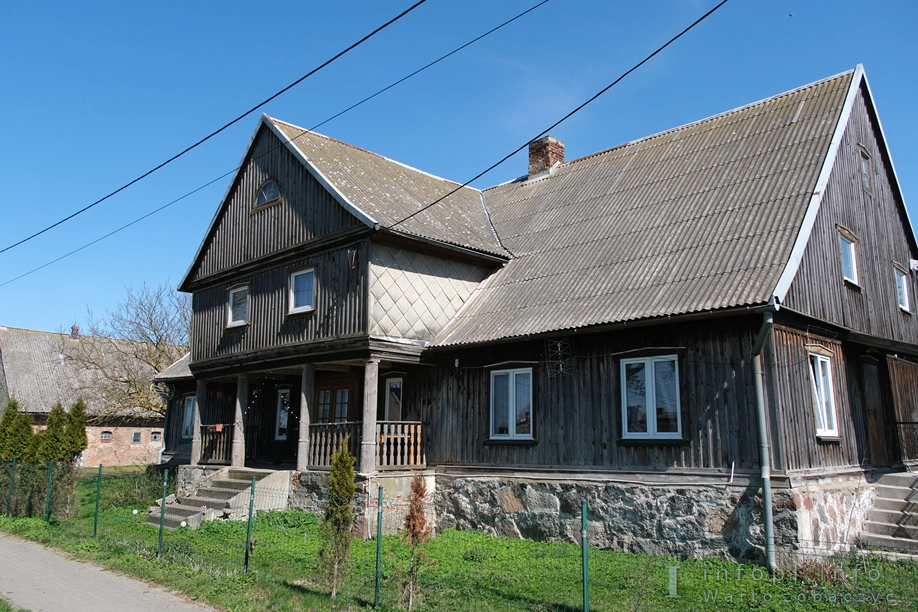 Dom podcieniowy w Mątawach